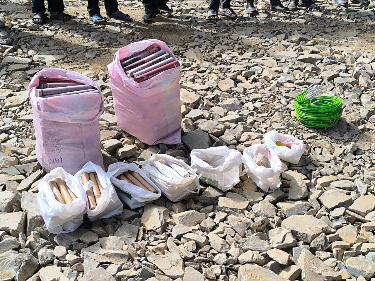 Material explosivo y cordones detonantes decomisados