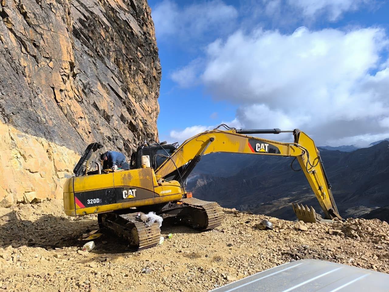 Excavadora operando en las zonas alejadas del municipio de Sorata