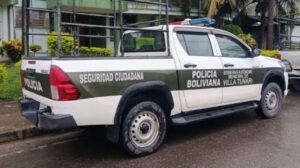 Una patrulla de la Policía en Villa Tunari.