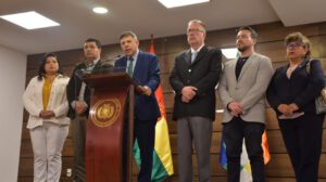 El presidente del Senado, Diego Ávila, en conferencia de prensa