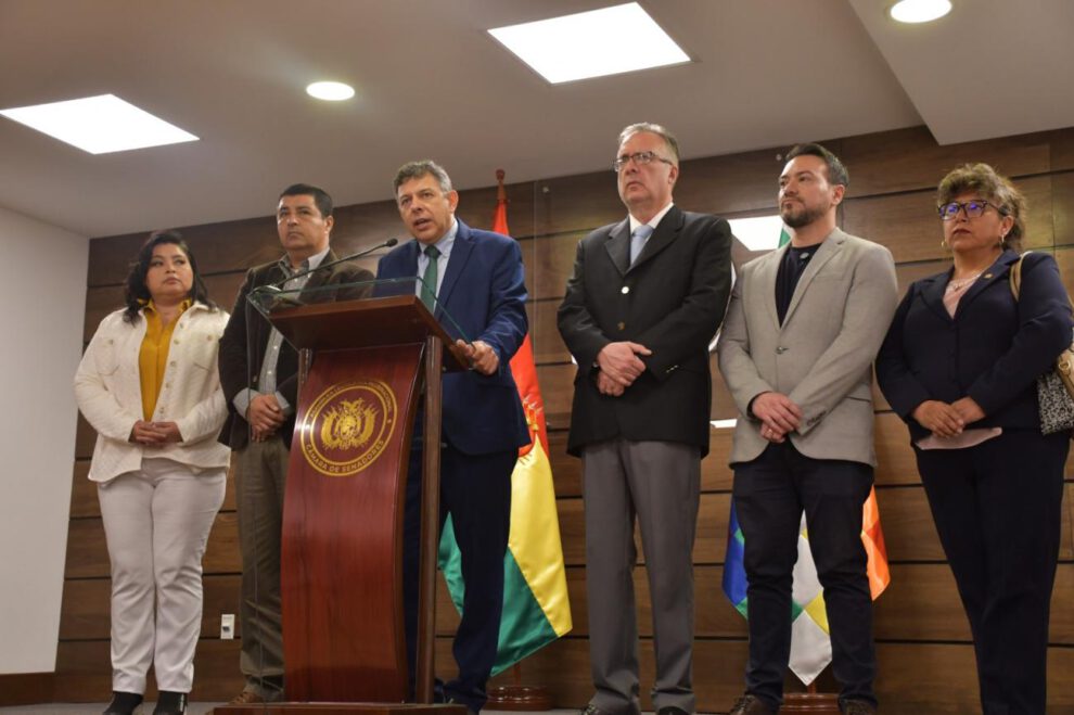 El presidente del Senado, Diego Ávila, en conferencia de prensa