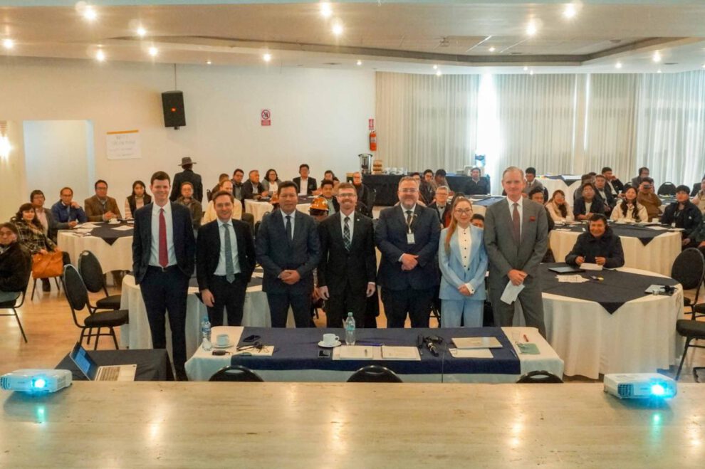 Un grupo de profesionales y representantes vinculados al sector minero