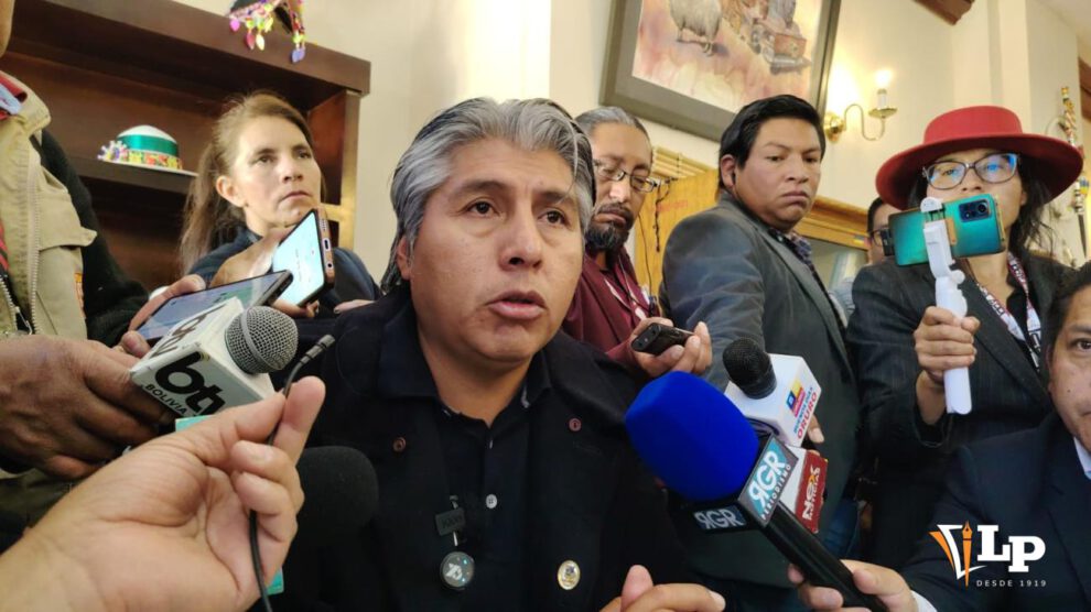 El gobernador de Oruro, Edgar Sánchez