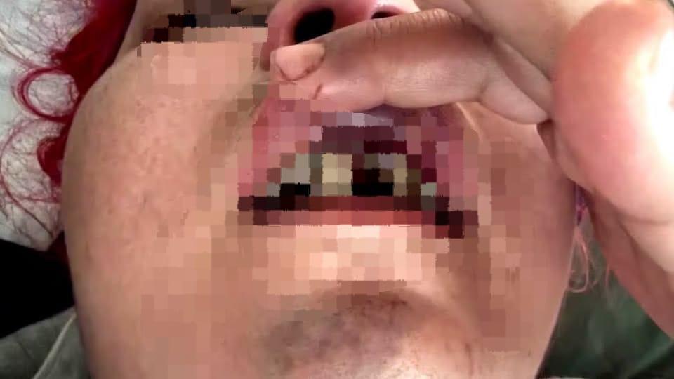 mujer golpeada