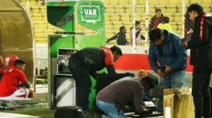 División Profesional, Árbitro comunicará el público el análisis del VAR, Estadio Jesús Bermúdez de Oruro