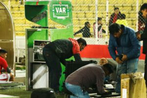 División Profesional, Árbitro comunicará el público el análisis del VAR, Estadio Jesús Bermúdez de Oruro