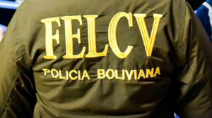Parte trasera de la chaqueta de la fuerza especial de lucha contra la violencia