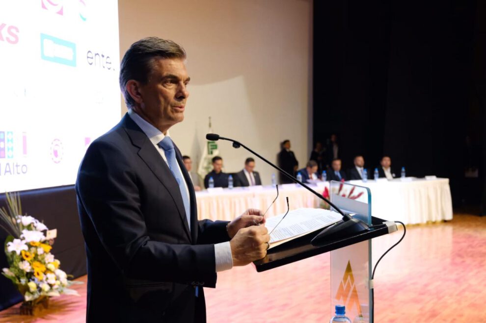 El Presidente Paz durante un discurso en La Paz