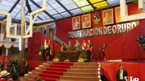 Solemne Sesión de Honor en el hall de la Gobernación de Oruro por su Bicentenario