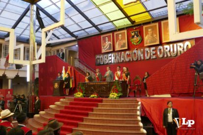 Solemne Sesión de Honor en el hall de la Gobernación de Oruro por su Bicentenario