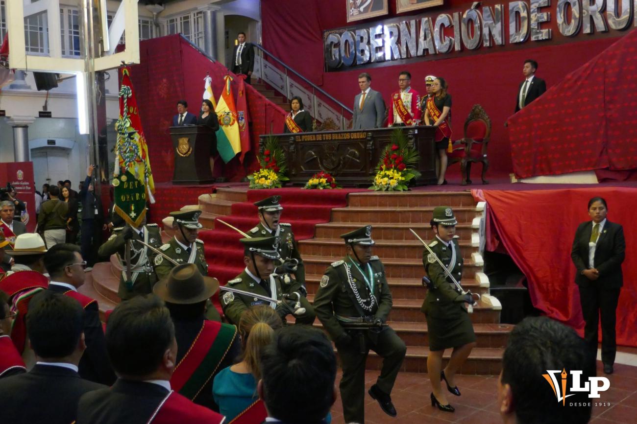 Presentación de honor de las instituciones de seguridad en homenaje a los 200 años de la región