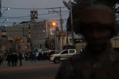 Presencia policial y de seguridad en las inmediaciones del regimiento militar afectado