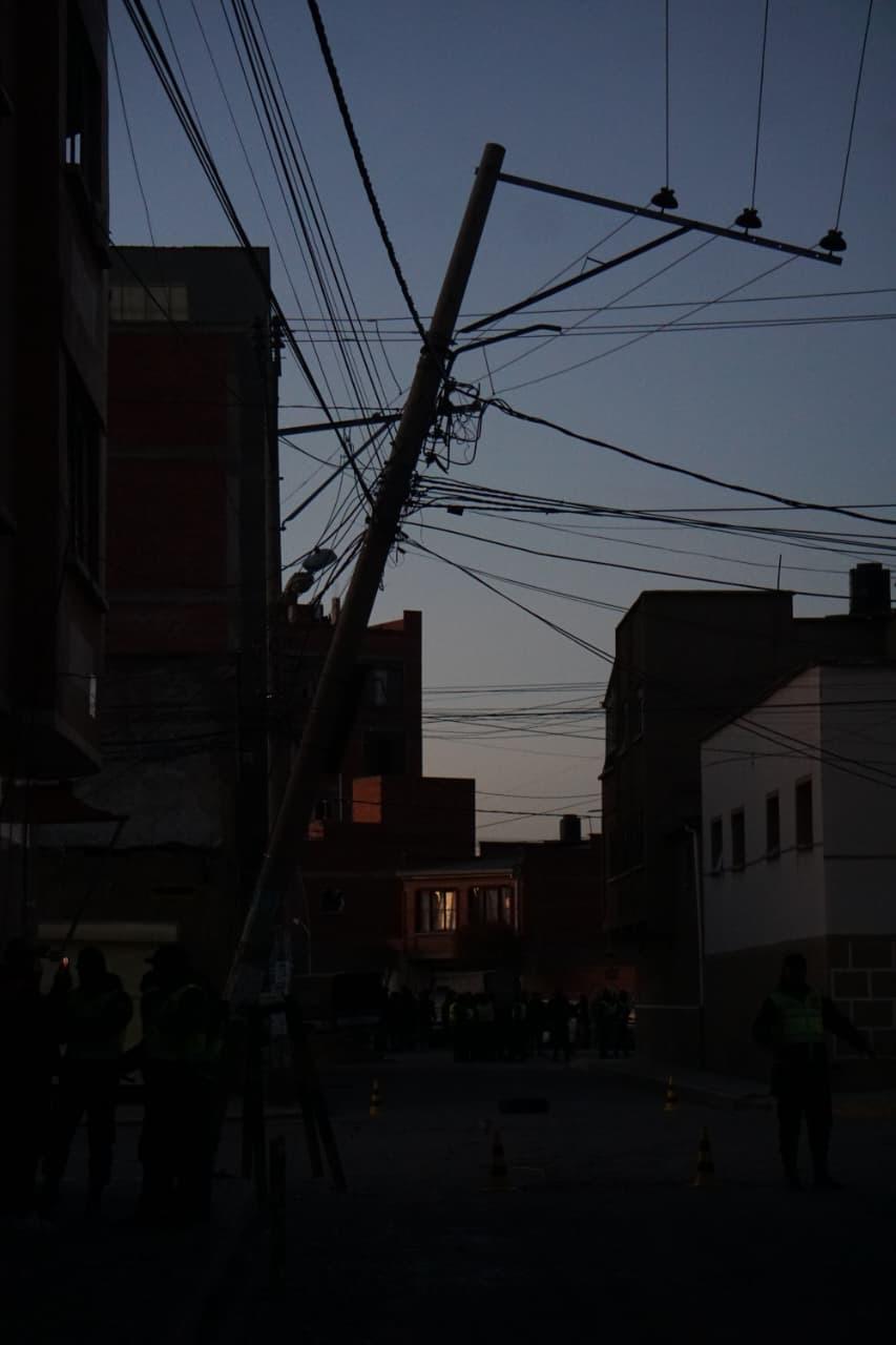 Un poste de luz afectado