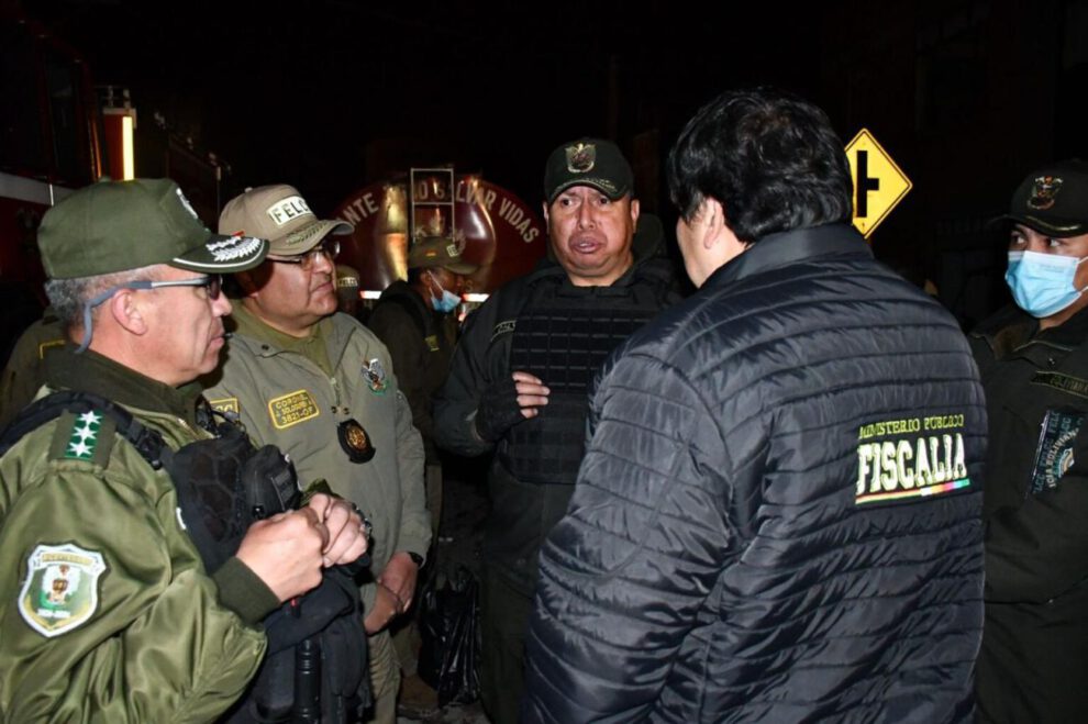 POLICÍAS