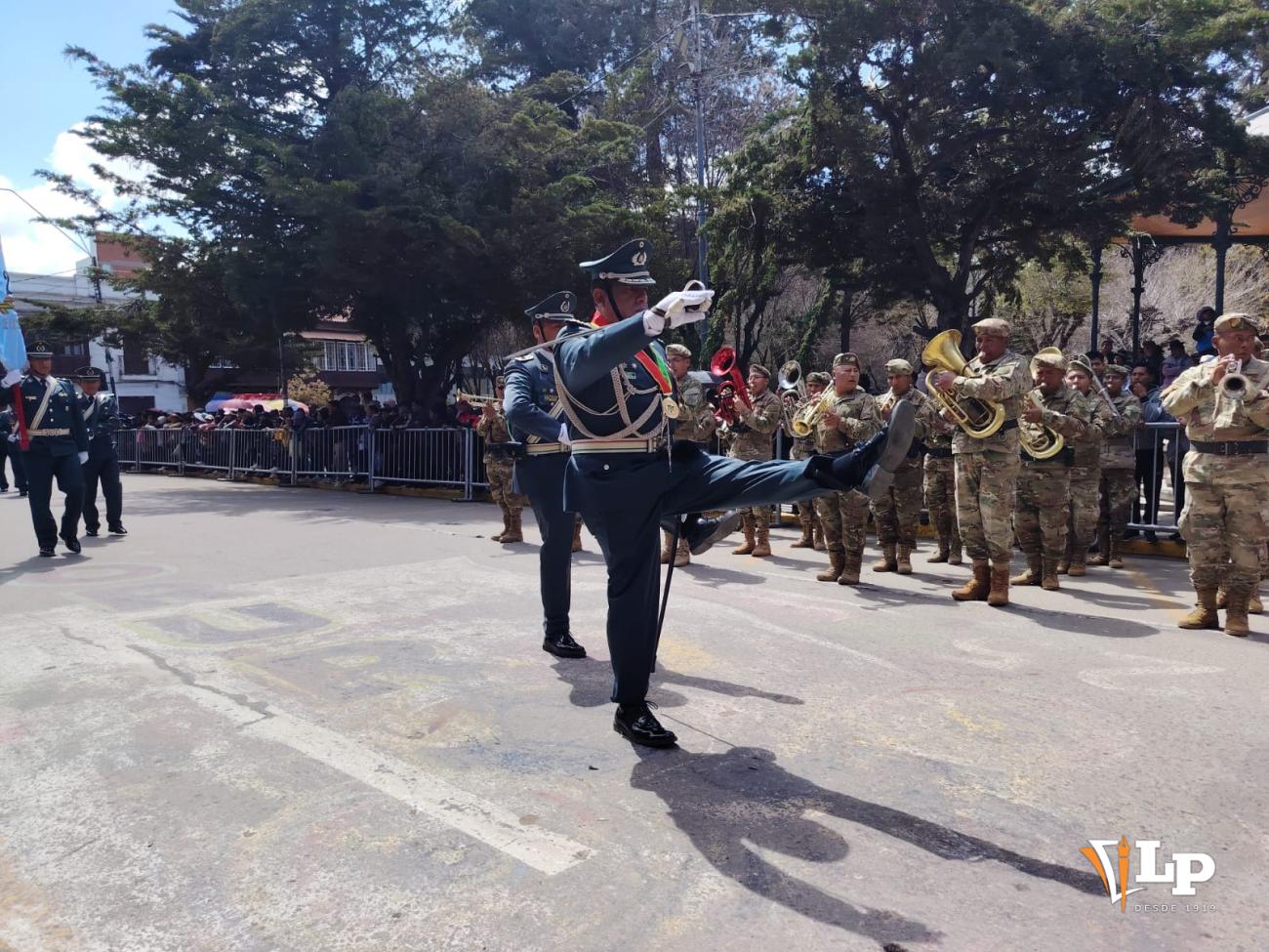 desfile 5 de septiembre Oruro