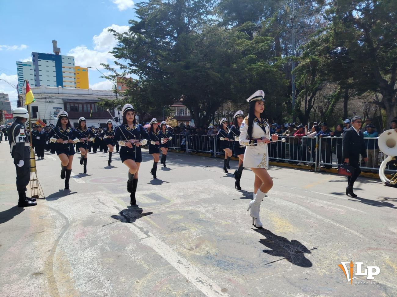 desfile 5 de septiembre Oruro