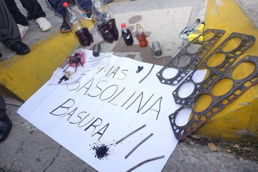 Imagen de los reclamos por gasolina basura