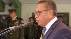 El ministro Oviedo en conferencia de prensa