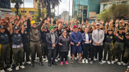 Autoridades, cadetes y población en general hicieron ejercicio en la Plaza del Estudiante