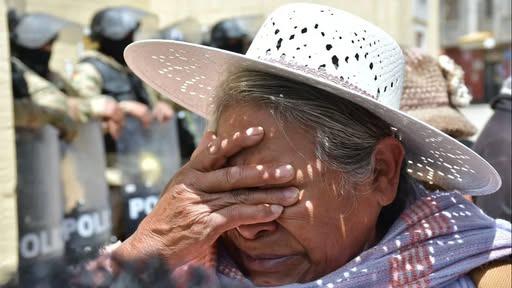 señora llorando