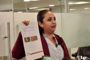 La diputada Vargas en conferencia de prensa