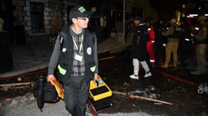 Personal de la Fiscalía y forenses realizando labores de recolección
