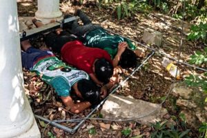 Los tres sujetos arrestados en flagrancia durante el operativo
