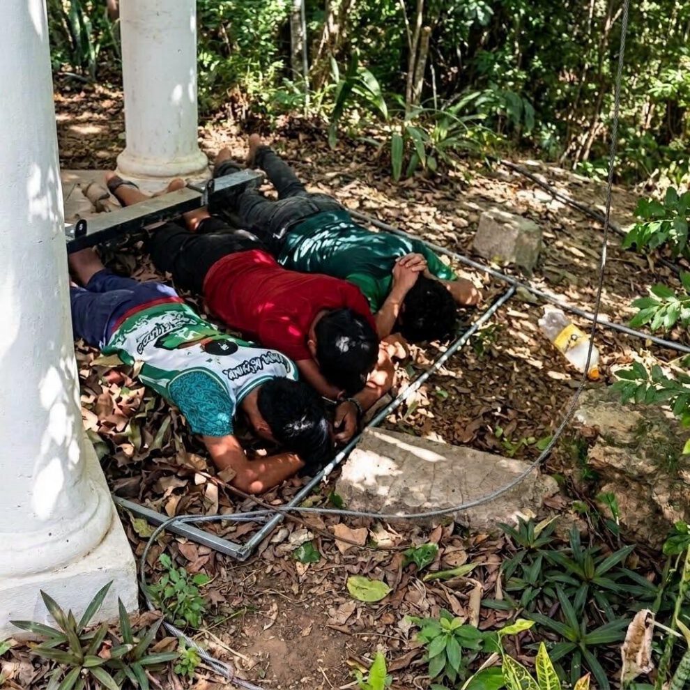 Los tres sujetos arrestados en flagrancia durante el operativo