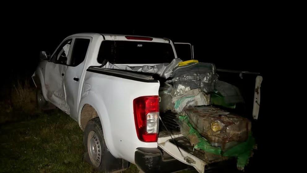 Camioneta interceptada en la zona rural donde se esperaba recoger el cargamento aéreo