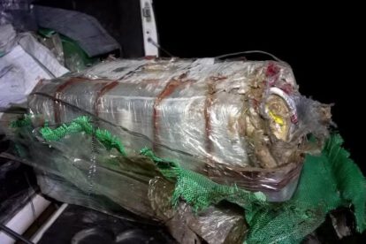 Detalle de uno de los bultos con droga incautados tras el operativo en Artigas