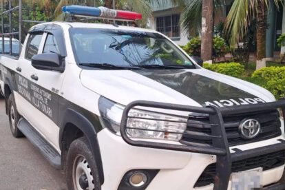 una camioneta patrullera de la Policía Boliviana