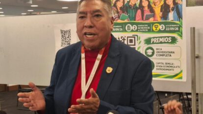 El diputado Camacho en conferencia de prensa