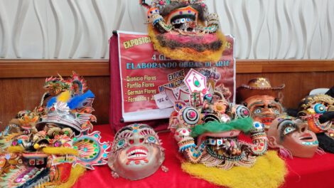 Exposición trajes de la Morenada