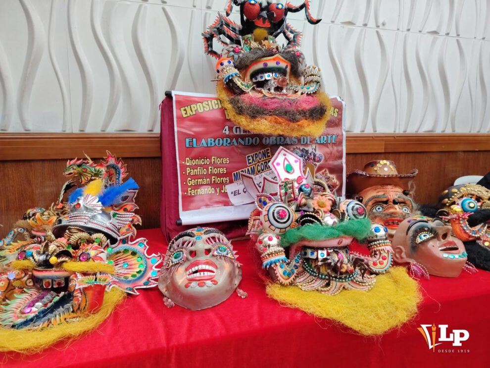 Exposición trajes de la Morenada