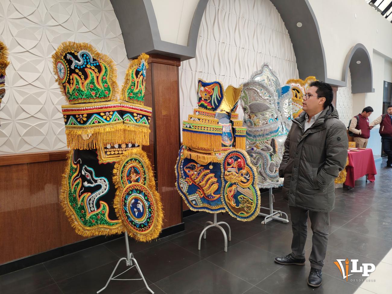 Exposición trajes de la Morenada