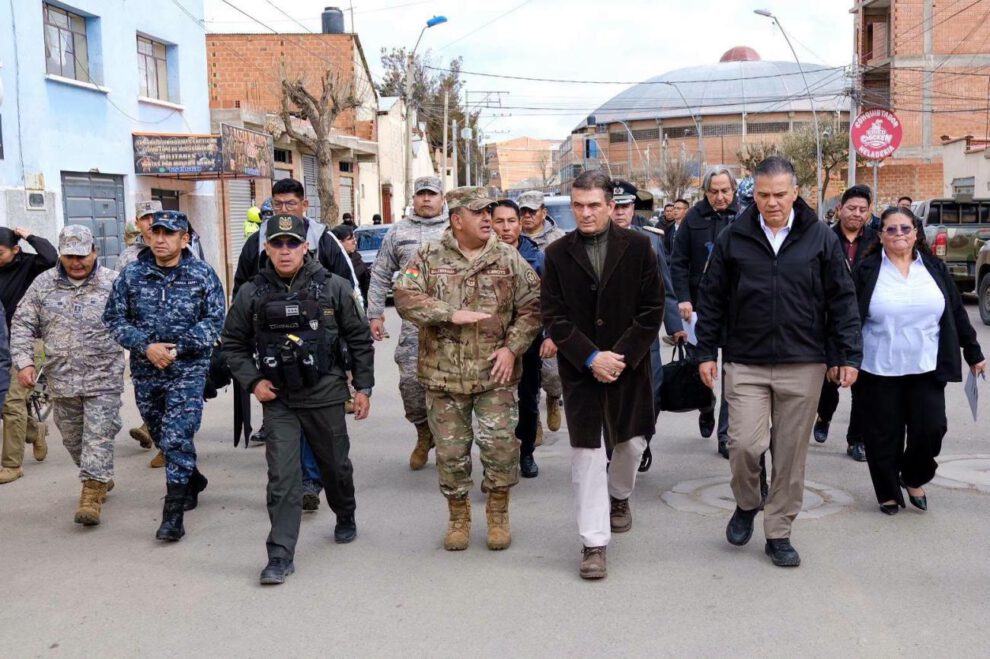 Mando militar y autoridades