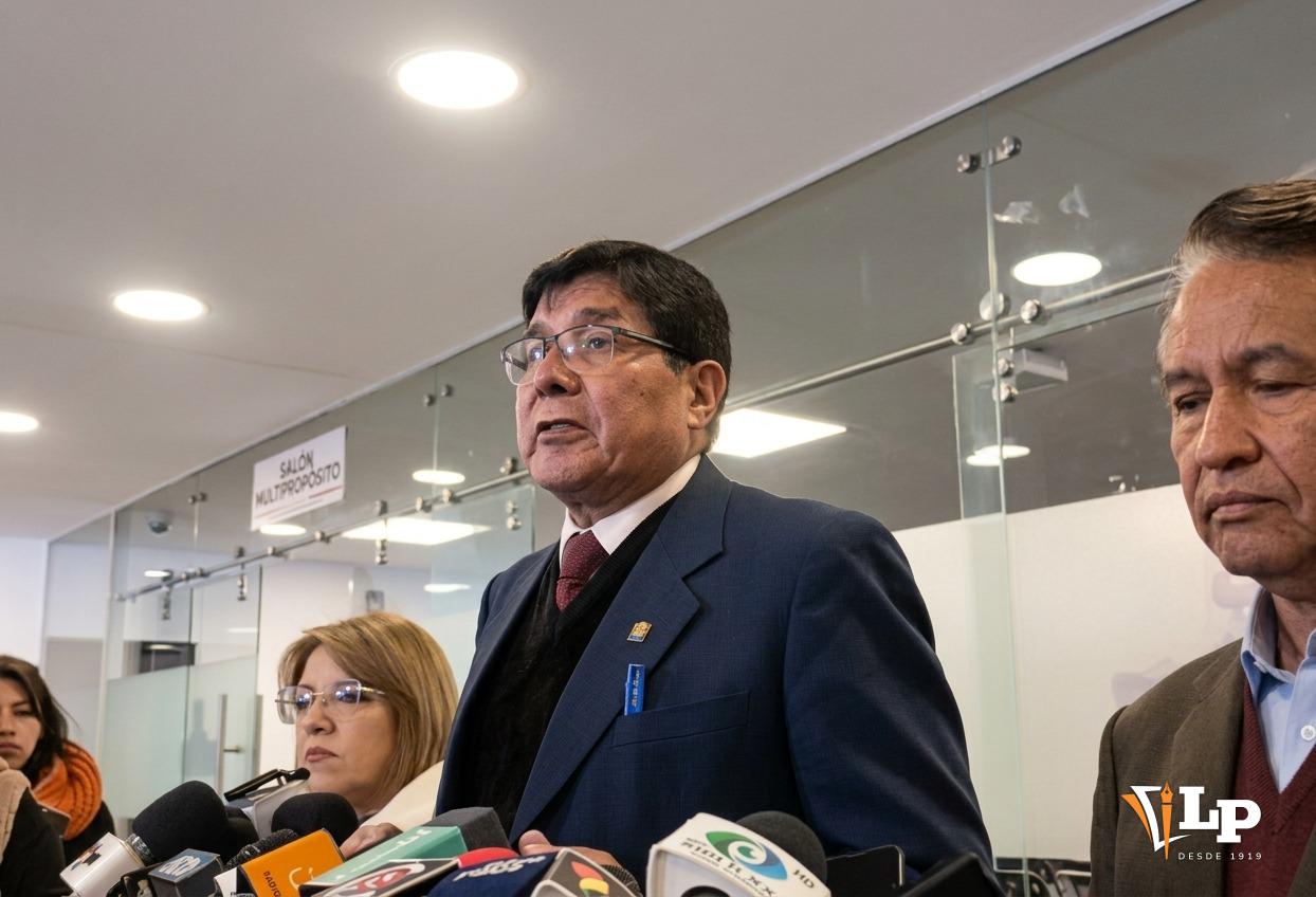 El senador Sánchez en conferencia de prensa