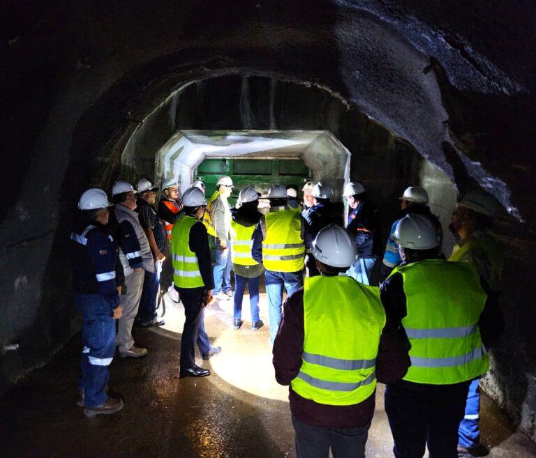 Inspección técnica dentro del túnel del proyecto