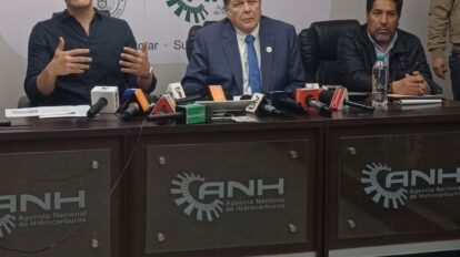 Los ministros de Hidrocarburos y Desarrollo Productivo en conferencia de prensa