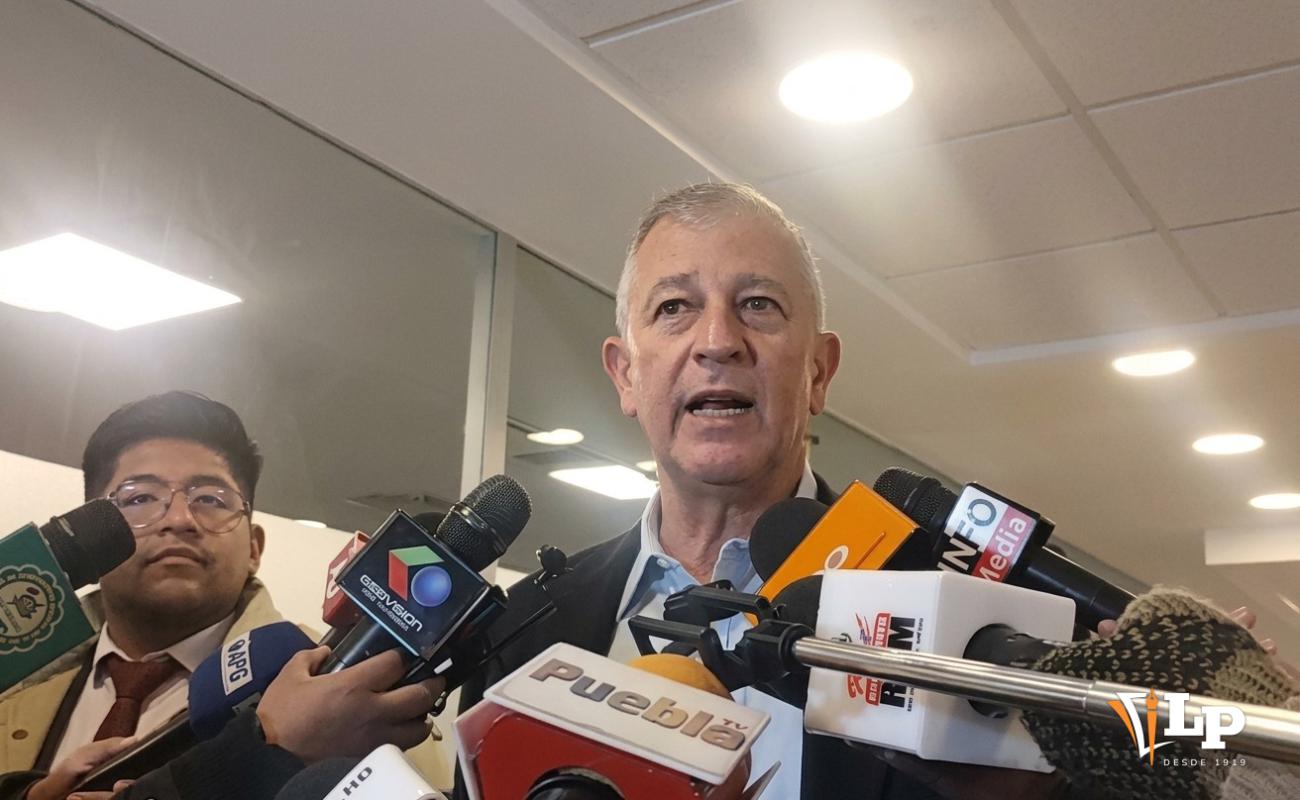 El senador Marinkovic en conferencia de prensa