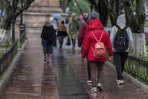 Recomiendan tomar previsiones y utilizar ropa abrigada