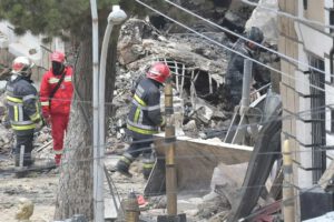 Las evidencias fueron encontradas debajo de la estructura de un muro inestable que era demolido