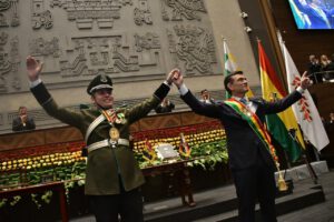 Momento de la posesión del Presidente Rodrigo Paz y del vicepresidente Edmand Lara
