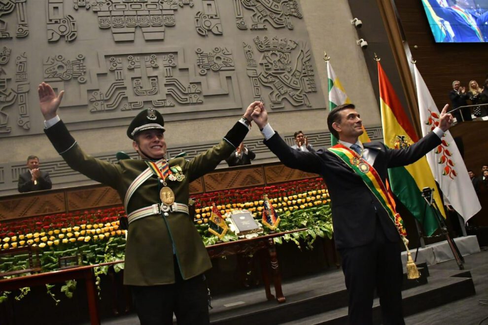 Momento de la posesión del Presidente Rodrigo Paz y del vicepresidente Edmand Lara