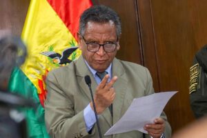 El ministro de Gobierno, Marco Oviedo
