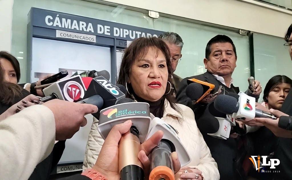 La diputada Jiménez en conferencia de prensa