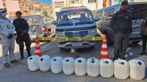 Policía y el transporte ilegal de gasolina