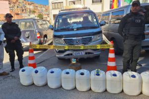 Policía y el transporte ilegal de gasolina