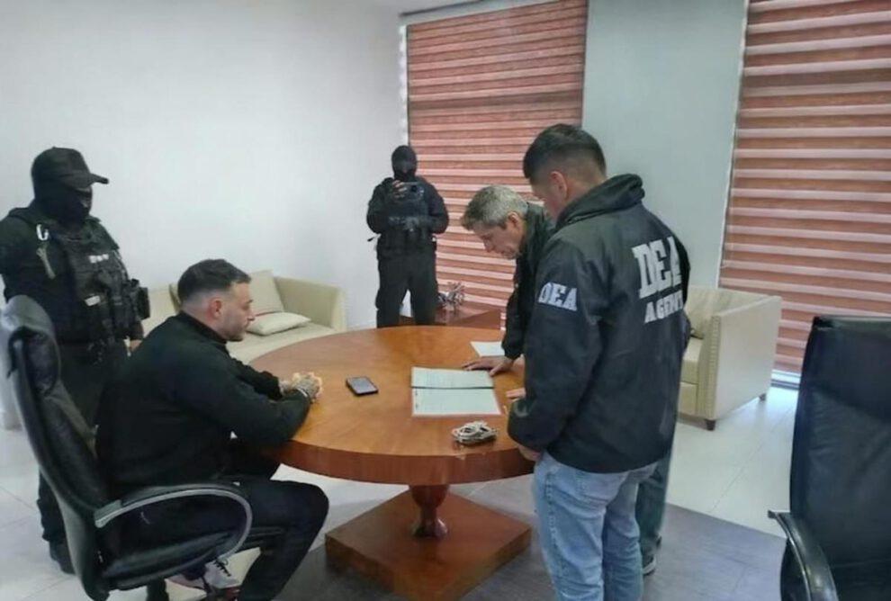 Sebastián Marset esposado durante un interrogatorio con la DEA