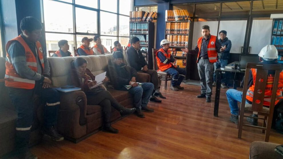 Autoridades de la ABC Oruro, junto a líderes locales y legisladores
